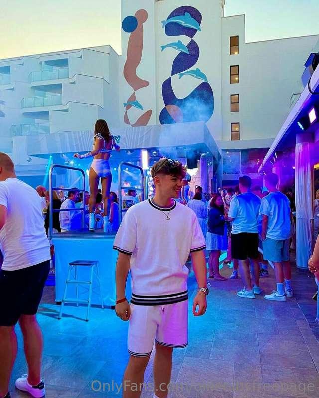 Unlock the VIP portal to pleasure. Ready for a pleasure-pack..