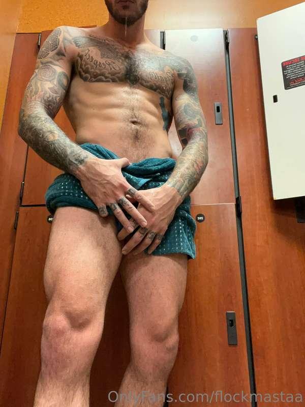Feeling myself at the gym today 😌
