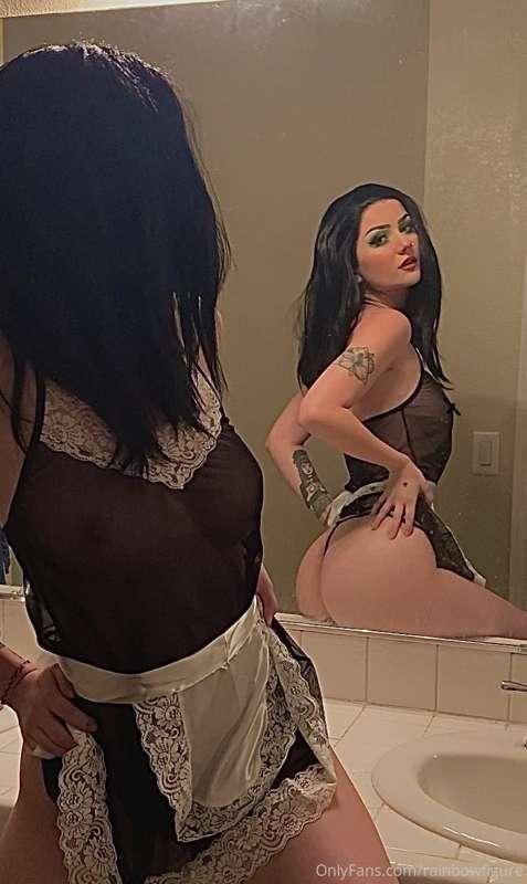 every girl has a little maid fantasy 🖤