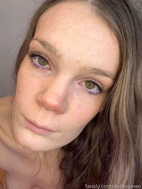 Because my eyes are pretty

#greeneyes 