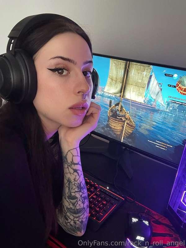 🖥️It's game time 🎮💋But don't worry... I always play with ext..