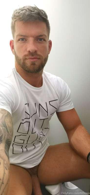 Little sit down in work 👀😉