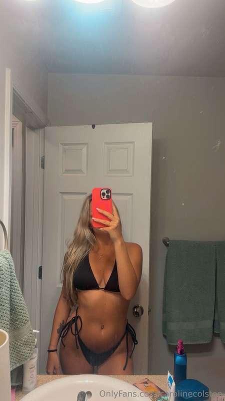 Who doesn’t love a black bikini 😍😍