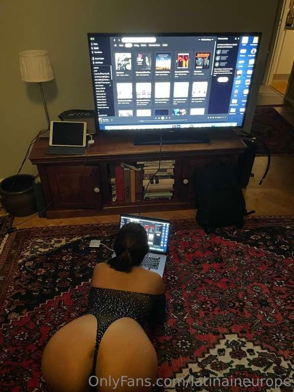 Netflix and chill 🍿📽️💦