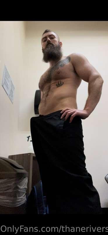 The pic set without the pants is coming.😉