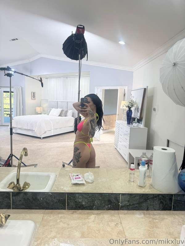 busy day on set today 🥰