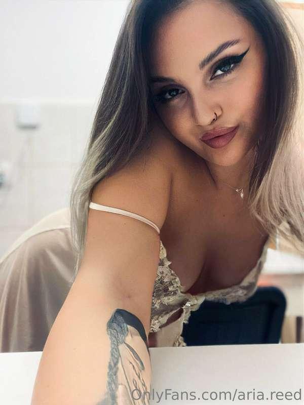 Where would you like to kiss me first baby  ? 😘
