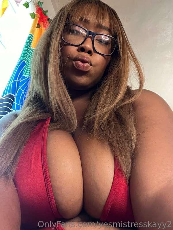 Guess, How many spankings until I’m soaked?❤️‍🔥💋