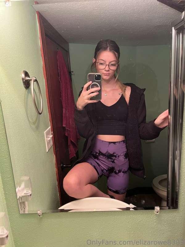 Took some pics before going to the gym today😋