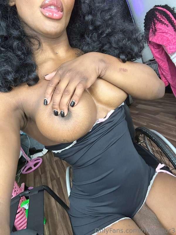 Can you hold these for me😋