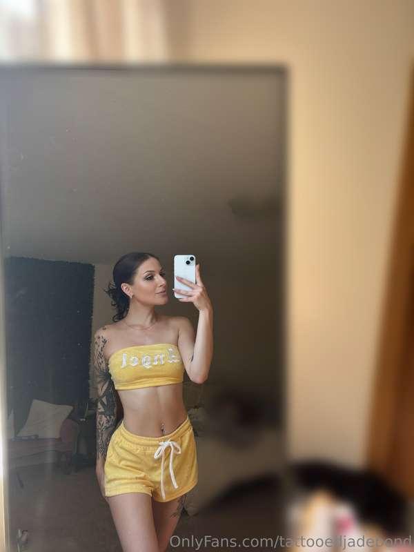Yellow will always make you smile 😆💛💛