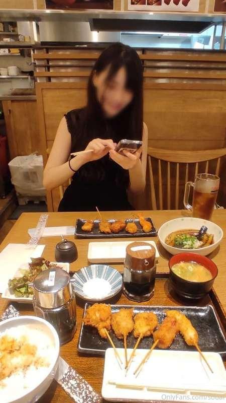 串カツ美味しかったー🤤
やっぱり串カツには烏龍茶ですなぁ！！！笑
このお店にはなかったけどジャガイモにチーズ挟んでる串カ..