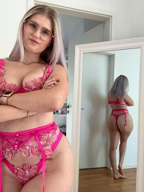 be totally honest here: left or right view? tell me in my DM..