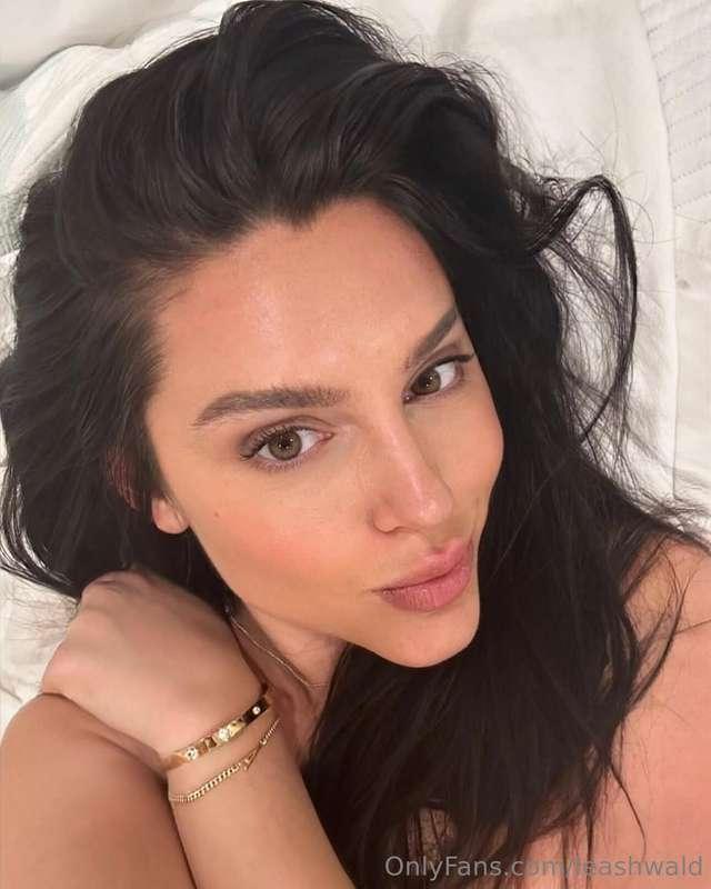 Im chatting on my VIP cum and say hiiii 😘 @leashwaldvip I’m ..