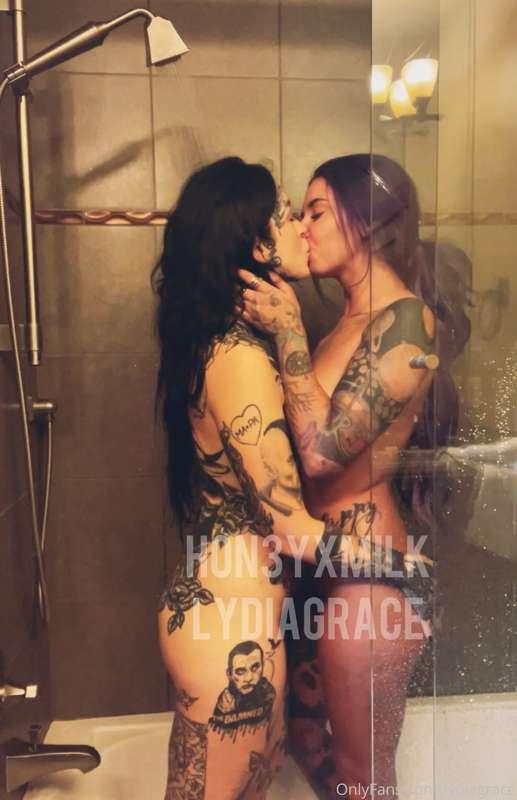 Hot shower vid w @hon3yxmilk is going to your inbox in 5 hou..