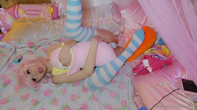 Live tniii at 7 pm pst who's joining??? And what do you wann..