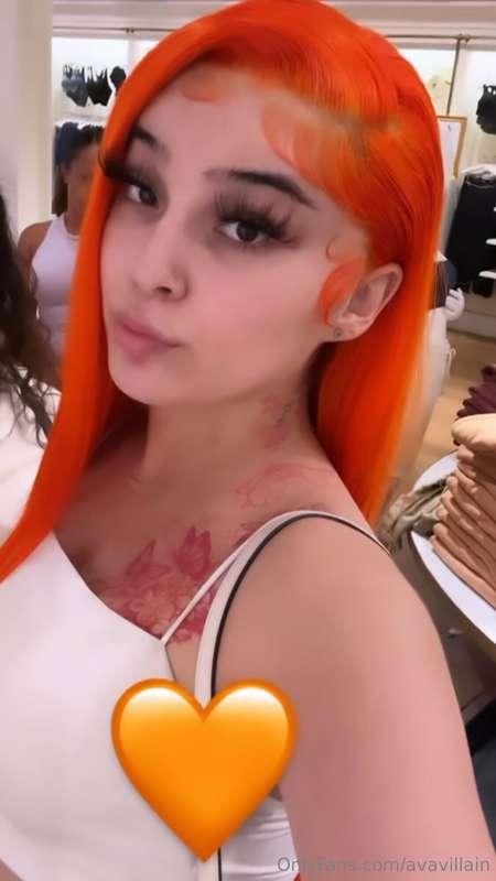 oh yall know i fw halloween, u think i should do a cosplay t..