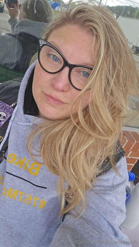 Out here freezing my ass off but that money don't make itsel..