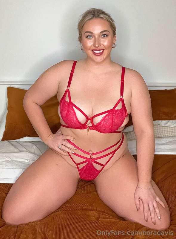 This red lingerie makes me feel so sexy 🥰