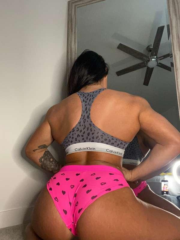 Big back (and ass) saves lives 😉