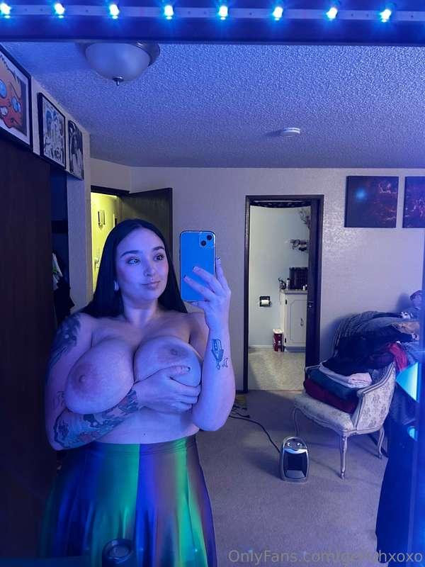 I need a full time boob holder. 😇