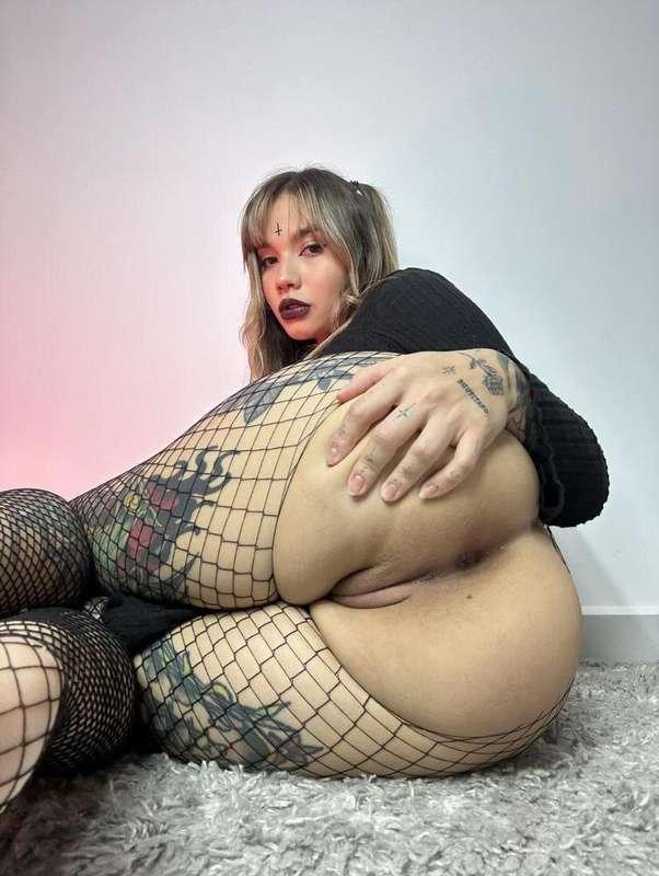  Your screen just got 10x hotter… 🔥  Domme or sub? Why choos..