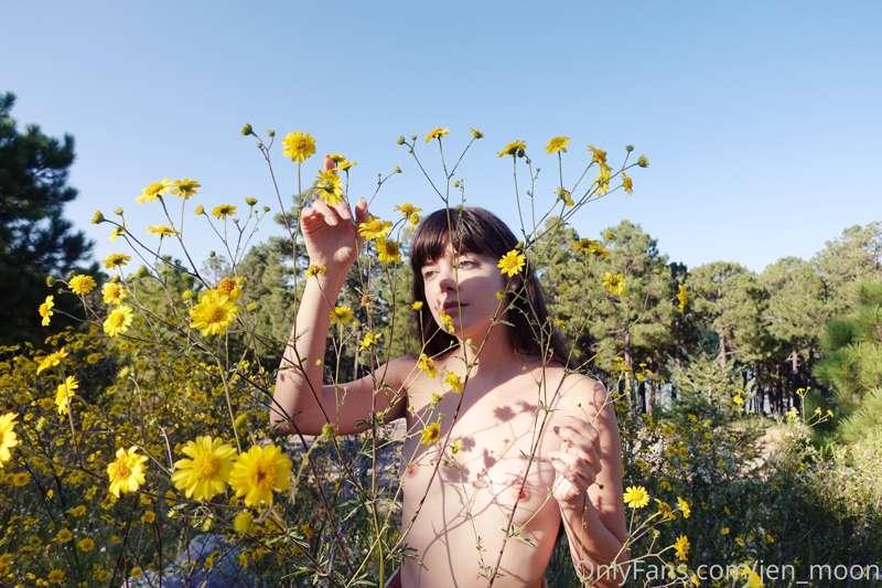 sun on my skin feels so nice.. flowers in my hands feel love..