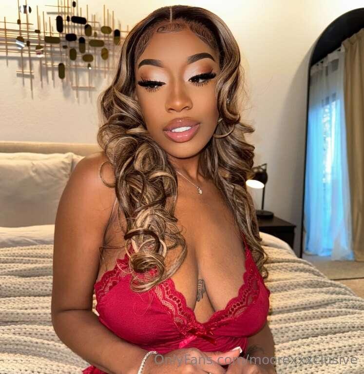 CRAVING some dick right now… I need a new sneaky link...😇