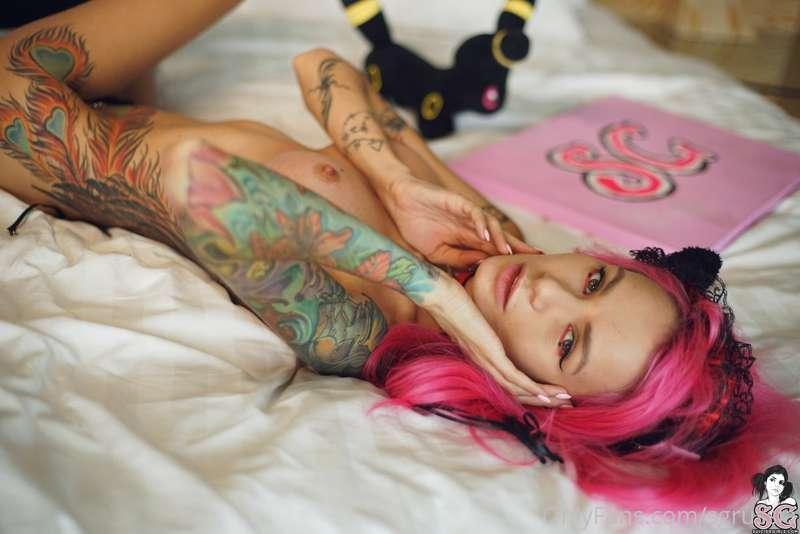 Debut set "kitty drawing SG logo" from cute @iamdollhead