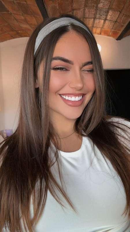 One wink… and you’re mine 😏
