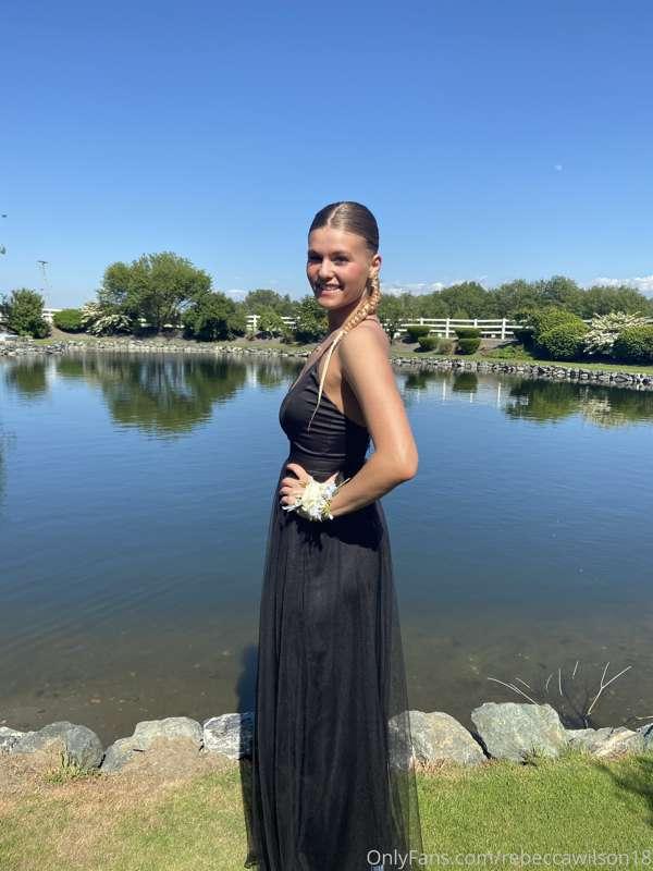 Would you take me to prom ? 😘😘