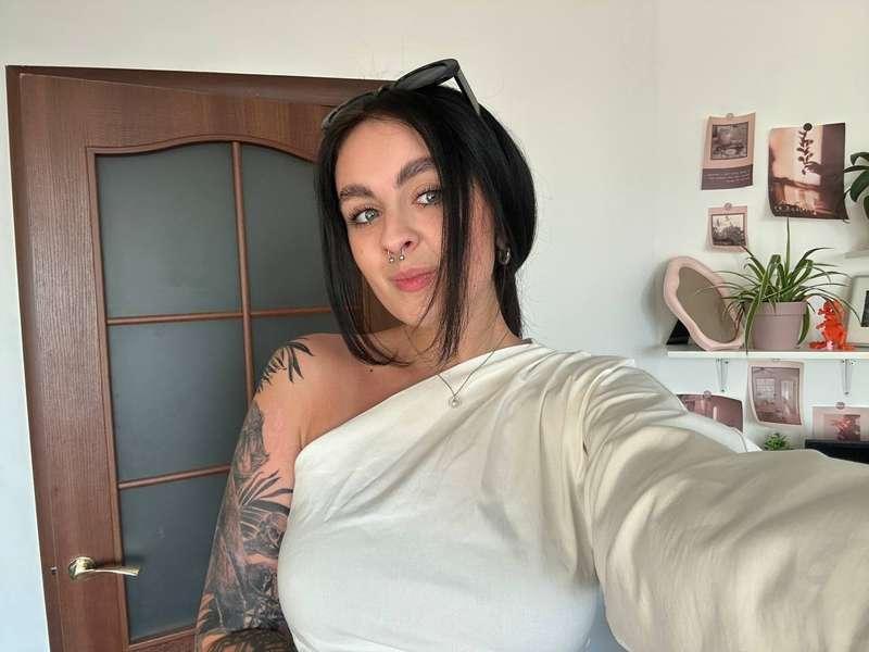 Ready to conquer the day!💫👑Can’t help but smile today 😏🖤