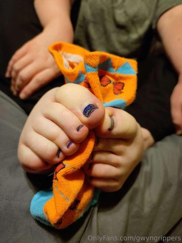 I know you'd rather have my grippy toes around your...