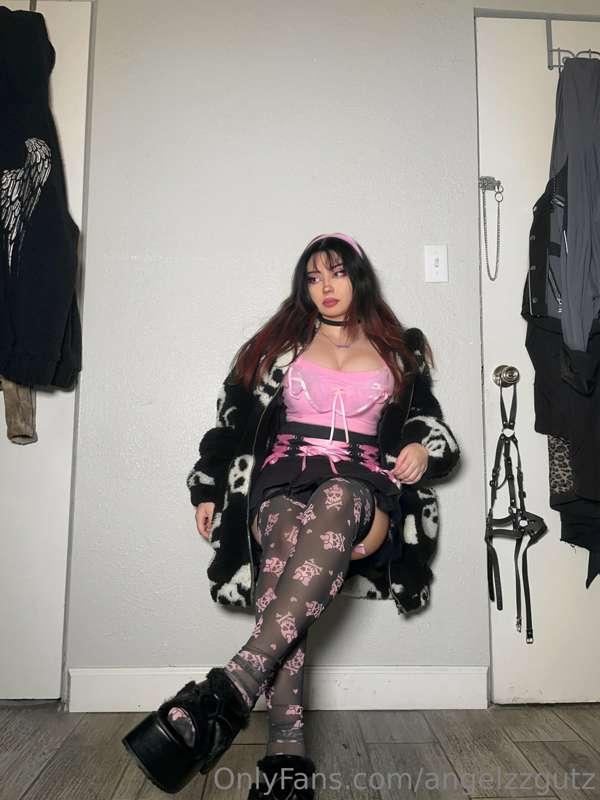 Soft Goth 🖤🍑🍒