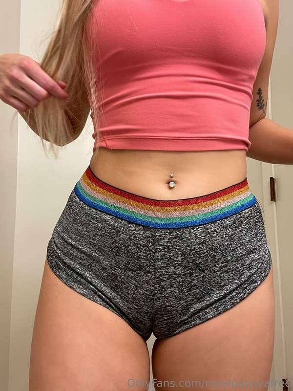 What do you want to eat more? The front or the back? 🍑💕