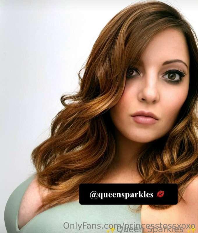 Say hello to @queensparkles and her natural hourglass curves..