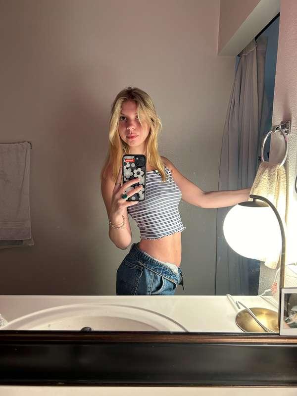 i sucked and fucked my friends ex boyfriend 🤫he gave it to m..