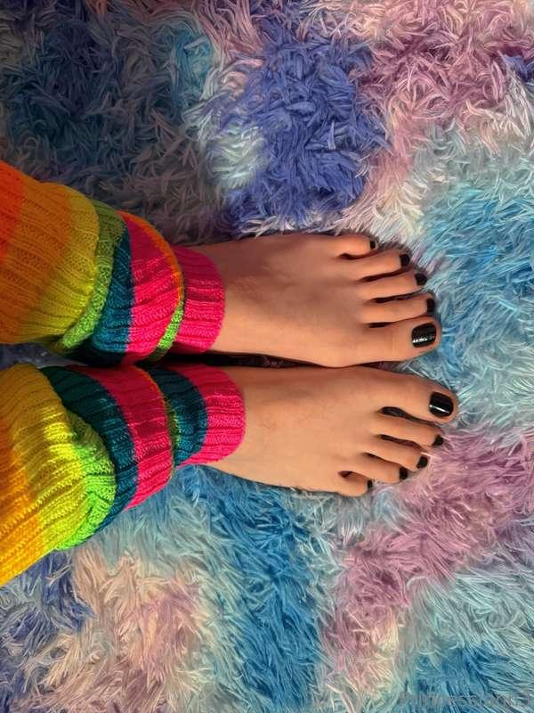 you are a pathetic foot worshipping freak :) a sick fucking ..