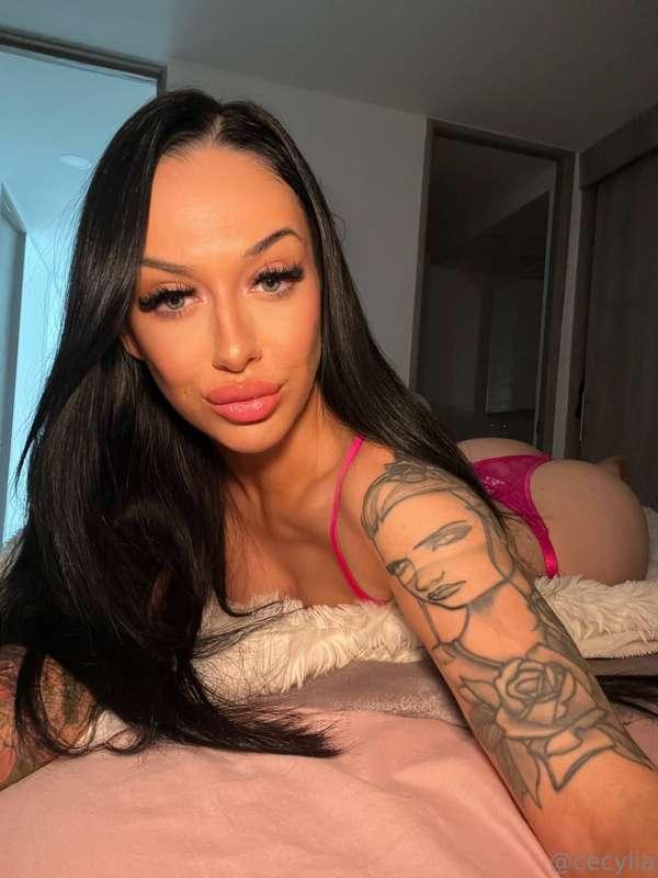 Just me, my lingerie, and your wildest thoughts. 👀Solo io, l..