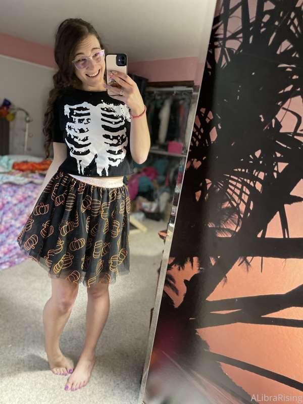 Today’s Halloween-y outfit 🎃 👻 ☠️