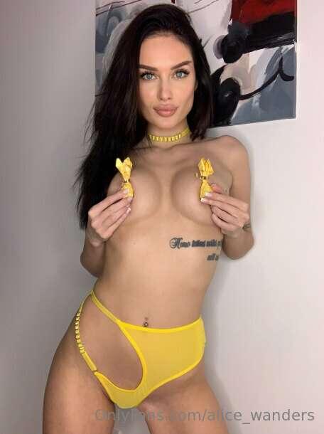🟡CLICK HERE - @suzie_smoothiexx 🟡
This cutie is online and h..