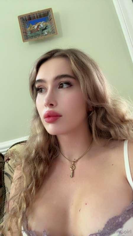 serving face from the side 💅