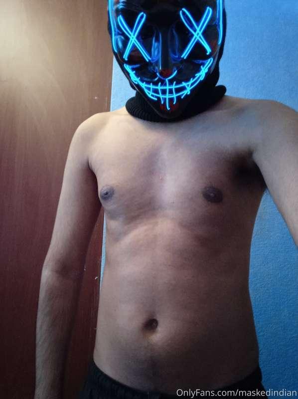Looking at all of the muscly guys bodies on here then here i..
