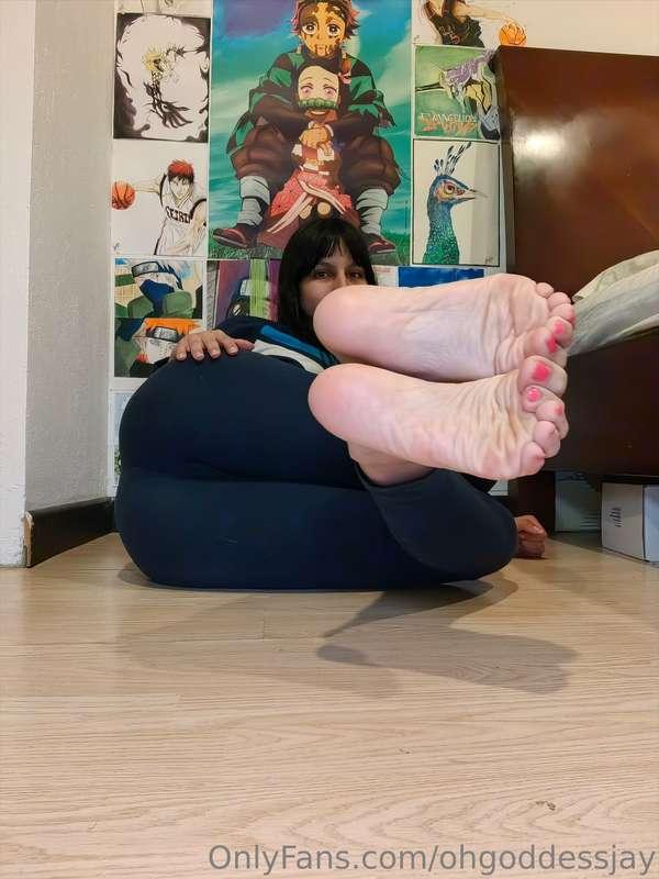 How do you prefer my soles? Stretched or shrunken?😉😊