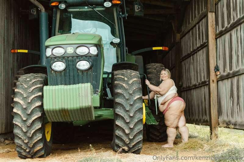 I can take you for a ride on my big green tractor🚜