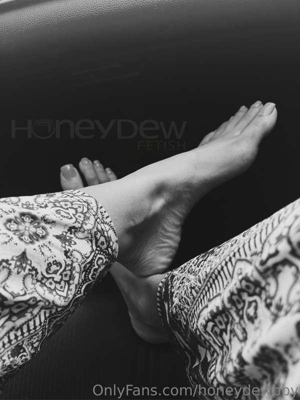 Just got my new pedicure and I loveeee 🫶🏽

First person to g..