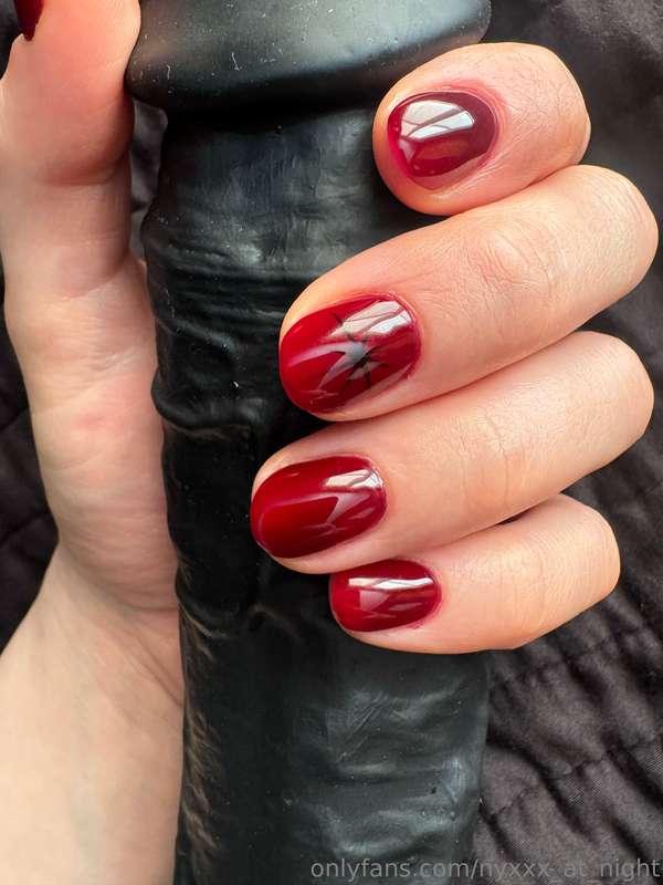 do you like my new nails? 👀 (featuring a toy I just made a n..