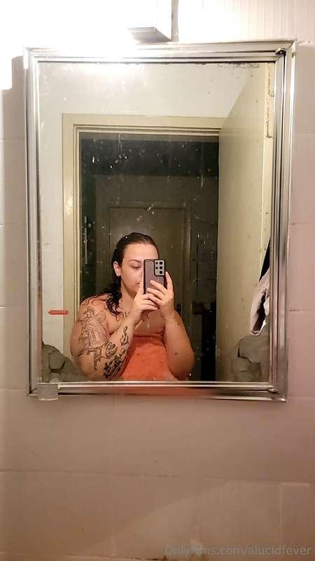 Living my best life but with the worst mirrors lmao~ 