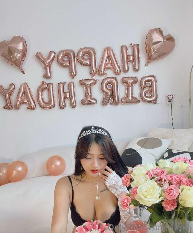 Sent bday ppv, cum unlock me daddy😳☺️☺️ Topless, tits covere..