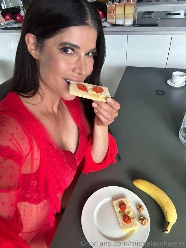 This cheese is so good, I could come from just eating it🤣